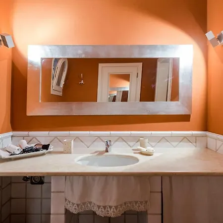Petroni, Interno 3 * Boloňa