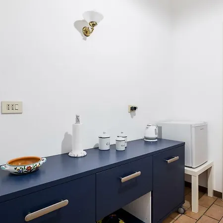 Petroni, Interno 3 Appartement Bologne