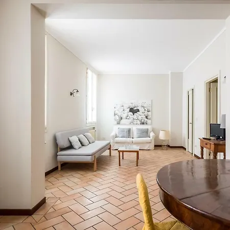 Petroni, Interno 3 Appartement *