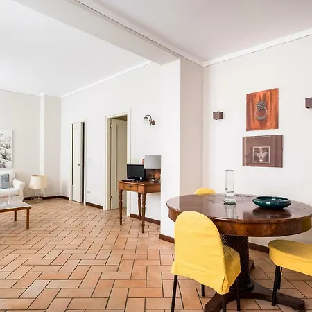 Petroni, Interno 3 Appartement *